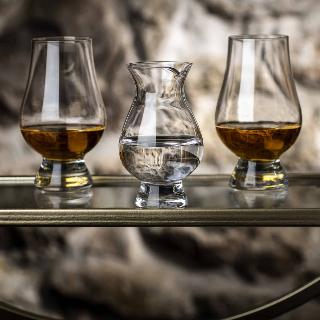 The Art of Pouring Whisky: Tips for the Perfect Serve